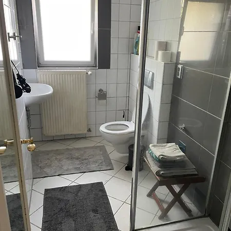 1 Mit Kueche Und Bad In *