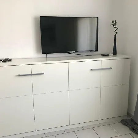 1 Mit Kueche Und Bad In