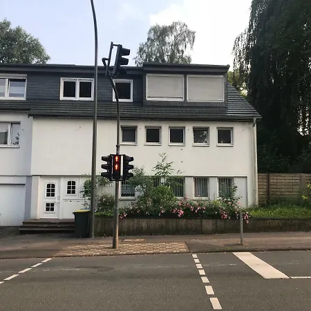 1 Mit Kueche Und Bad In アパート ヴッパータール