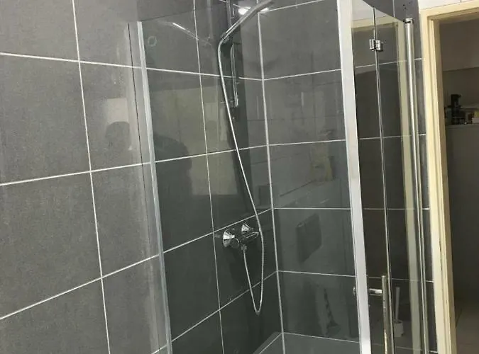 1 Mit Kueche Und Bad In Lejlighed